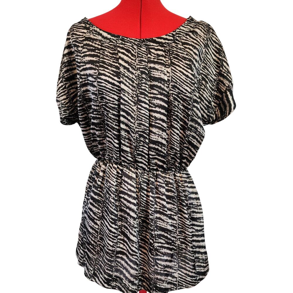 Twenty One Black and White Short Sleeve Silky Lightweight Blouse Size M